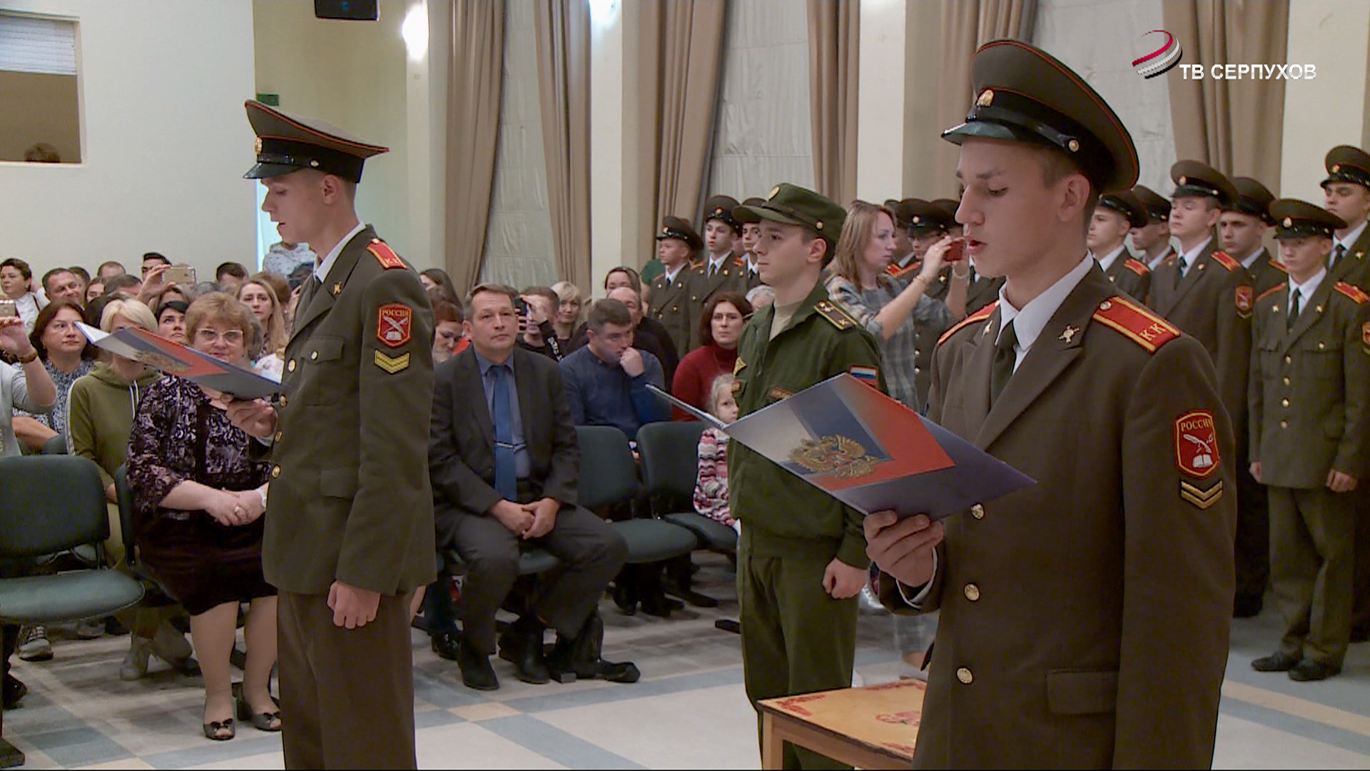 Ученики первой школы прошли посвящение в кадеты Ученики первой школы прошли посвящение в кадеты