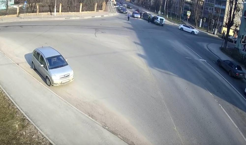 Не пропустил полицейский автомобиль Не пропустил полицейский автомобиль