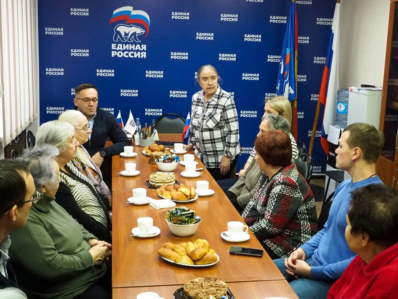 юридическое лицо пенсионерам. кормление пожилых людей. безопасный быт для лиц пожилого возраста. юридическое лицо пенсионерам. система долговременного ухода за гражданами пожилого возраста.