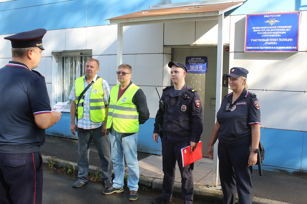 Полицейские в Серпухове провели совместное патрулирование с представителями Добровольной народной дружины 