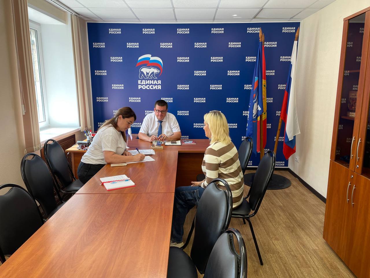 В Общественной приемной местного отделения Партии «Единая Россия» Городского округа Серпухов прием граждан провёл депутат Московской областной Думы Андрей Голубев 