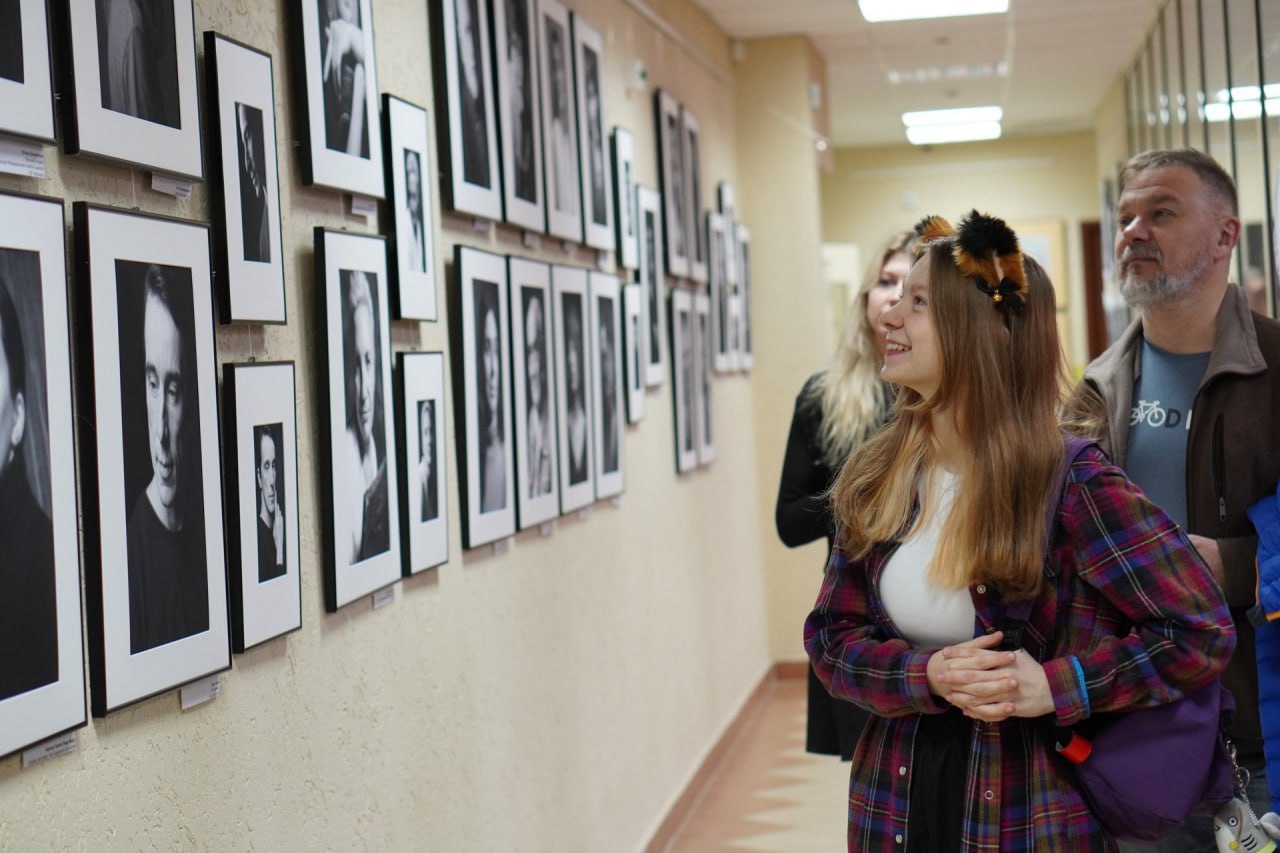 Фотовыставка Евгении Комаровой «Портрет человека. Россия. 21 век» открылась в Пущино 