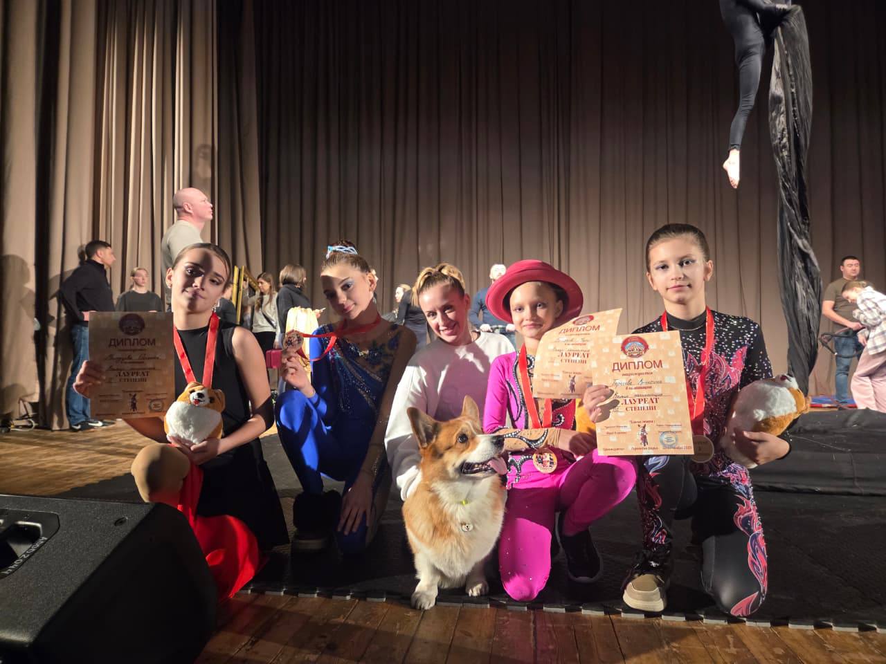 Воздушные акробатки из Серпухова завоевали стали лауреатами фестиваля «Корги в цирке»