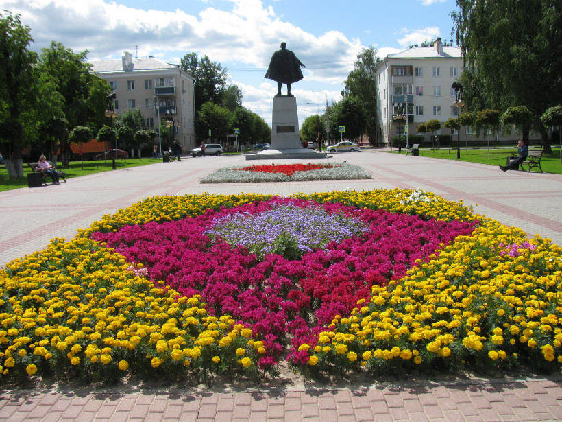 Фото Клумбы С Цветами Возле Школы