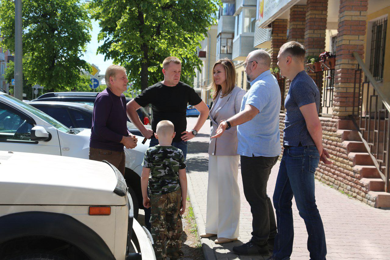 В Серпухове передали автомобиль для нужд участников СВО В Серпухове передали автомобиль для нужд участников СВО