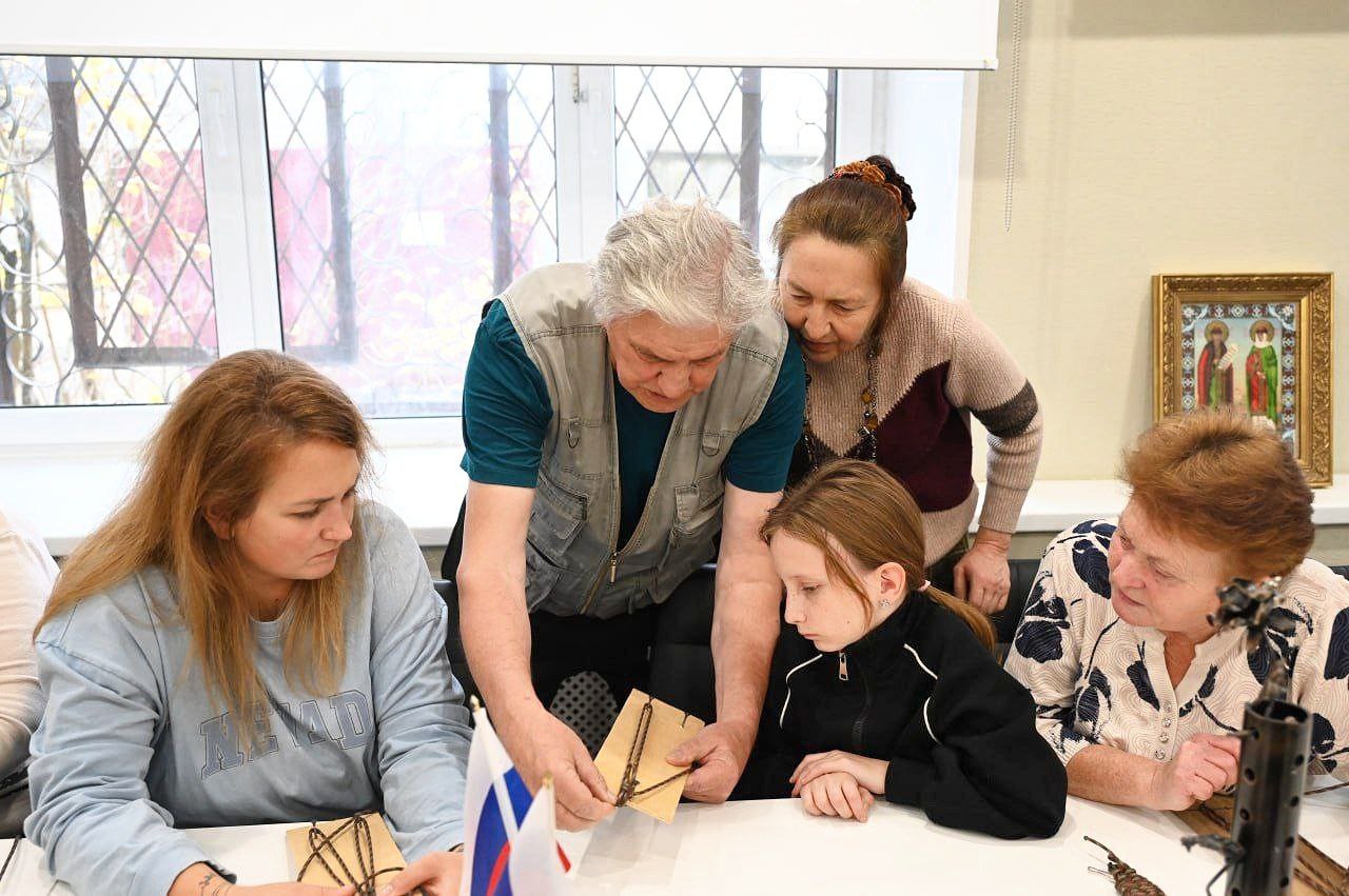 Серпуховичи продолжают активно помогать фронту