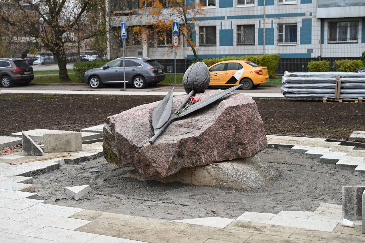 Мемориал «Чёрный тюльпан» установили на прежнее место на Звёздной площади в Серпухове