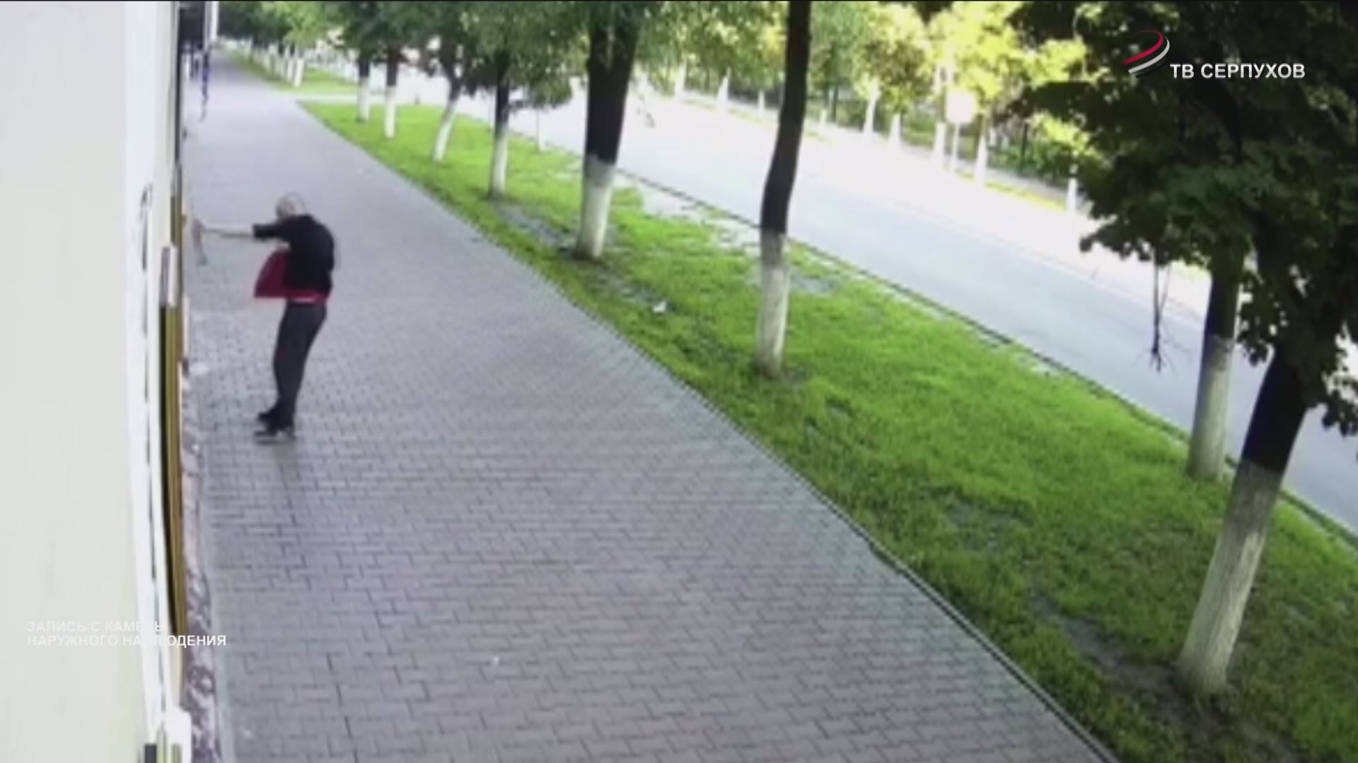 В Серпухове вандалы испортили одну из картин на улице Советской В Серпухове вандалы испортили одну из картин на улице Советской
