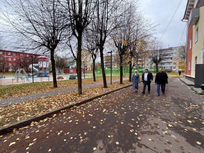 В Серпухове провели рабочий объезд дворов на улице Красный Текстильщик 