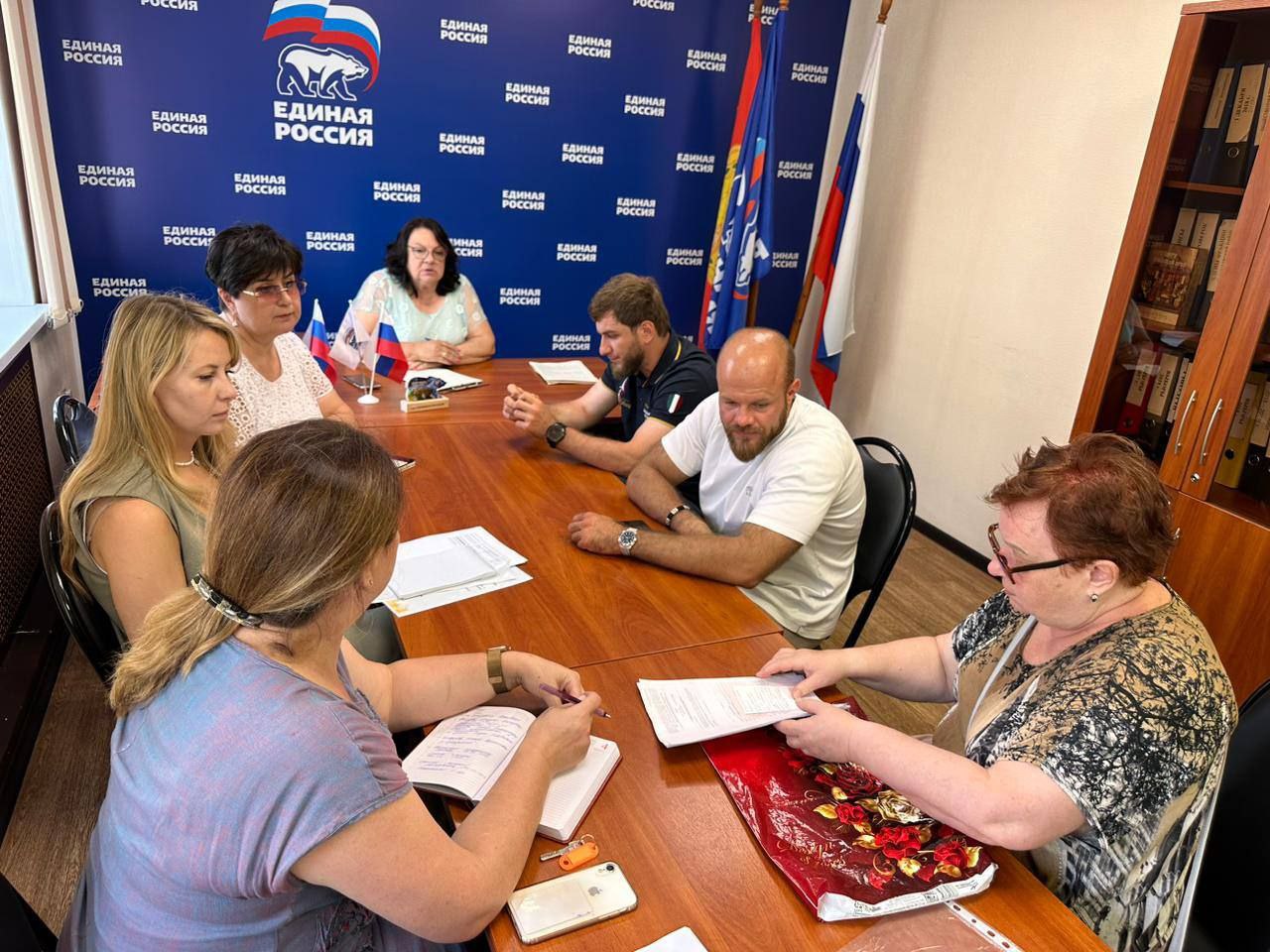Единороссы Серпухова провели прием жителей