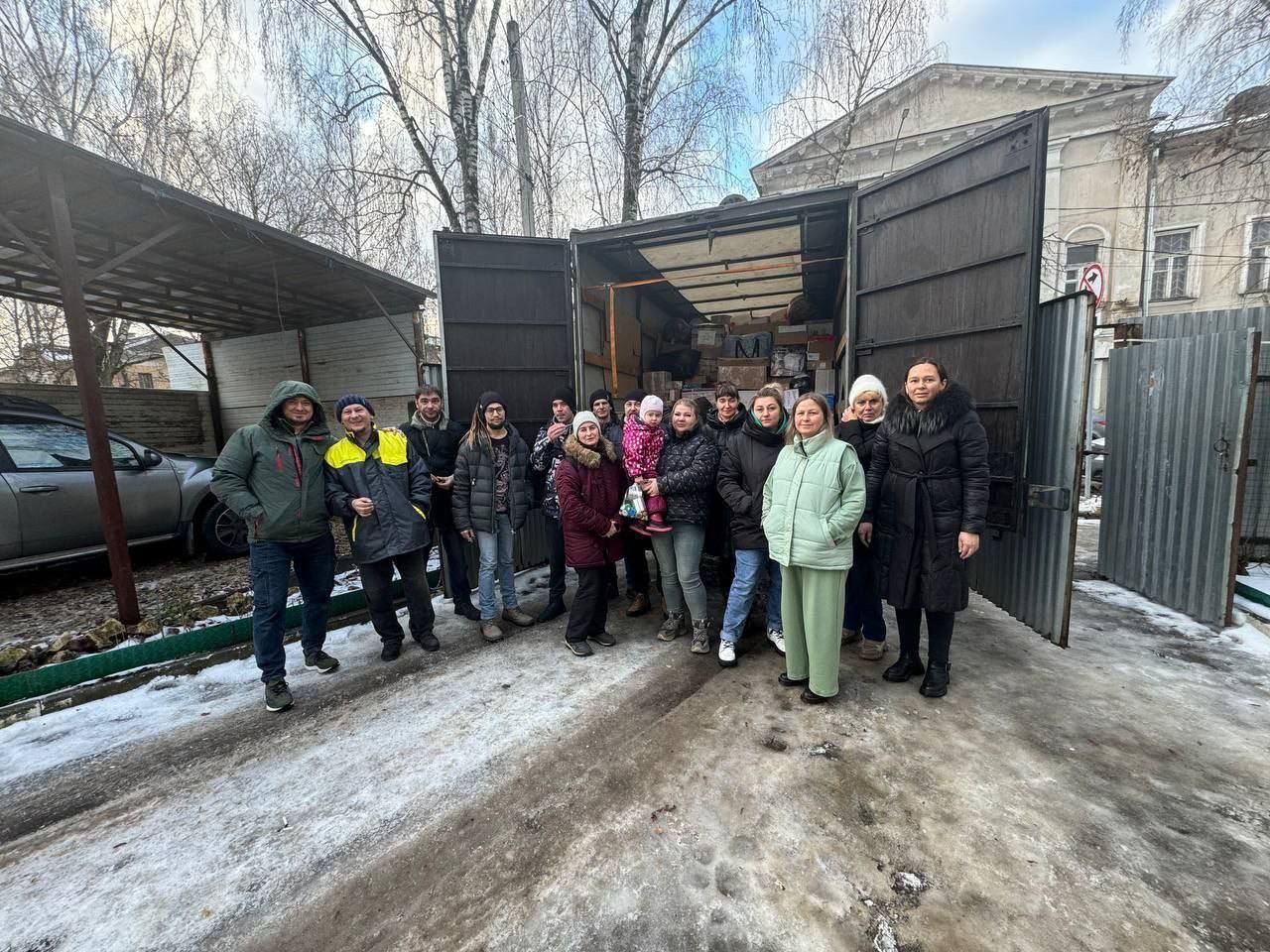 Двести банок мёда и другие нужные вещи отправили из Серпухова в Херсонскую область