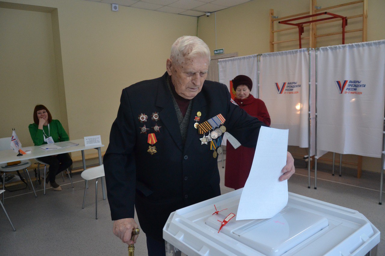 В Серпухове на выборы пришел ветеран Николай Козлов В Серпухове на выборы пришел ветеран Николай Козлов