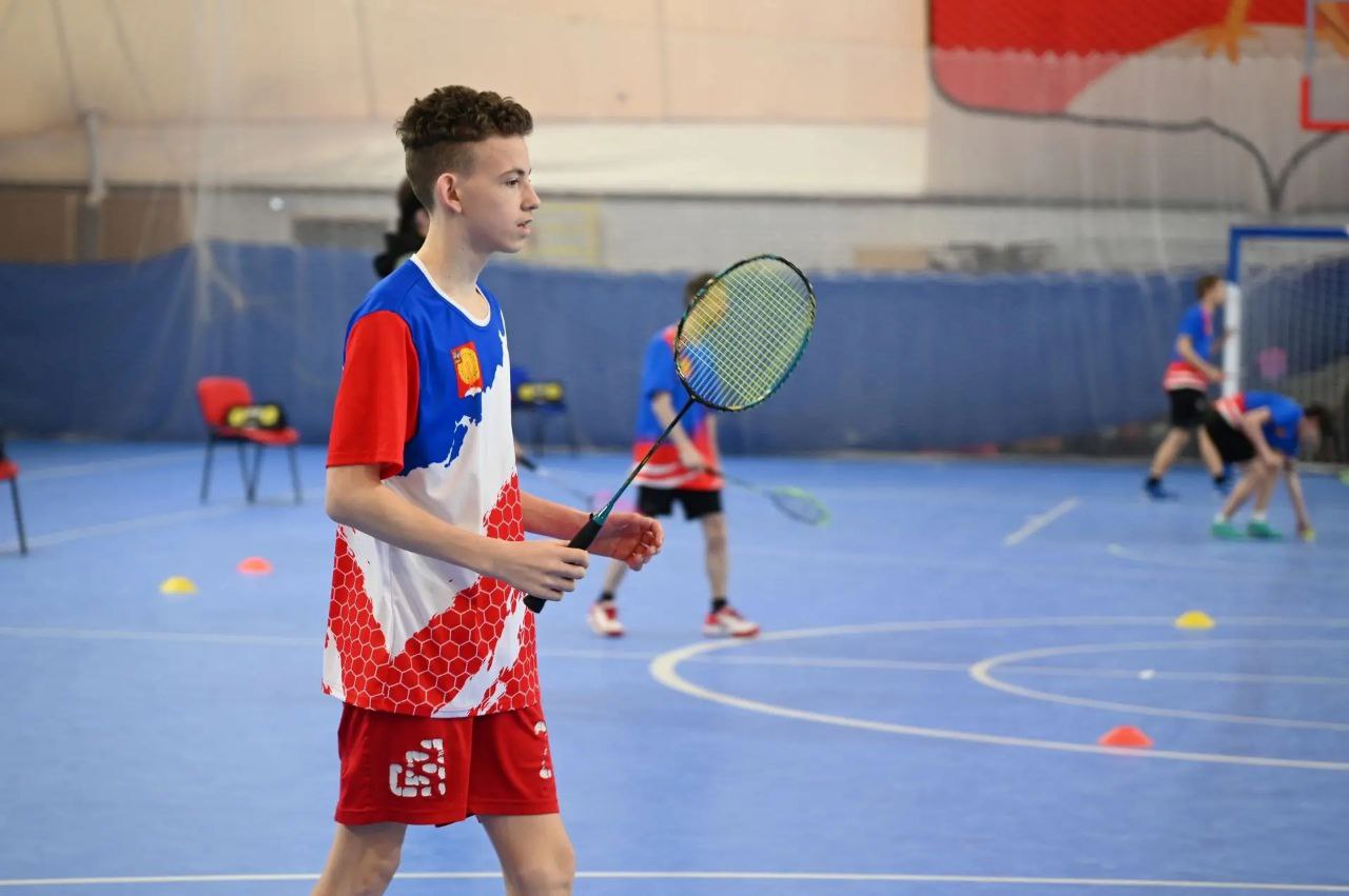 В физкультурно-оздоровительном комплексе «Звезда» в Серпухове провели соревнования по парабадминтону