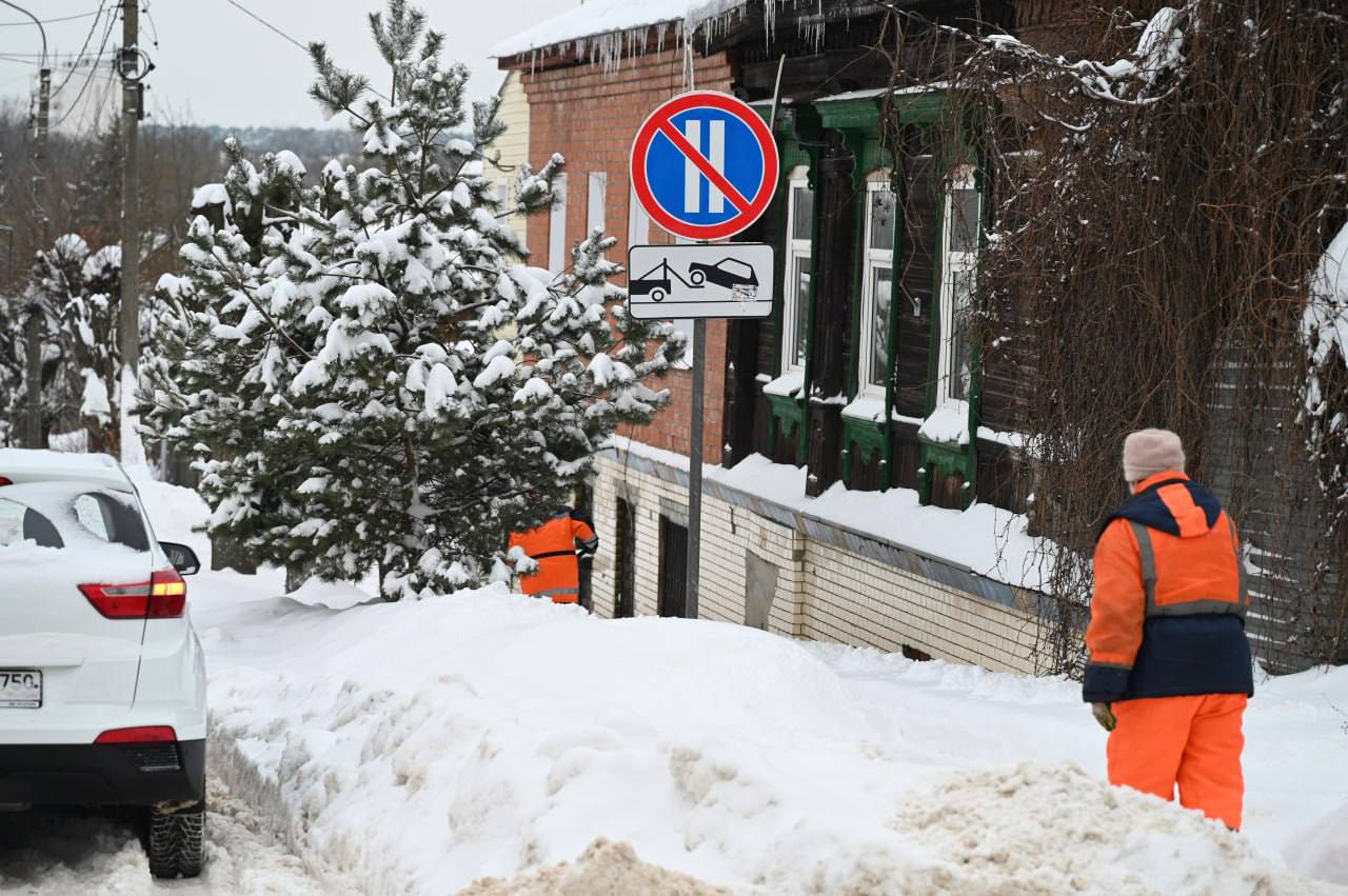 В Серпухове проверили, как идет уборка снега на объектах городской инфраструктуры 