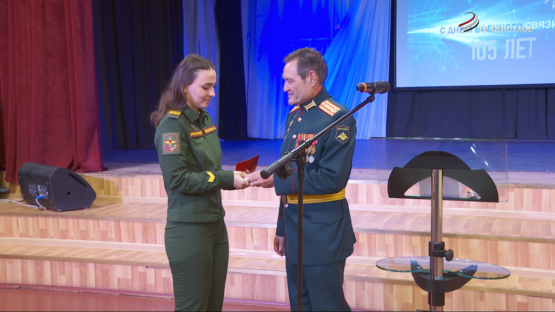 В Губернском колледже поздравили с  профессиональным праздником  военных  связистов
