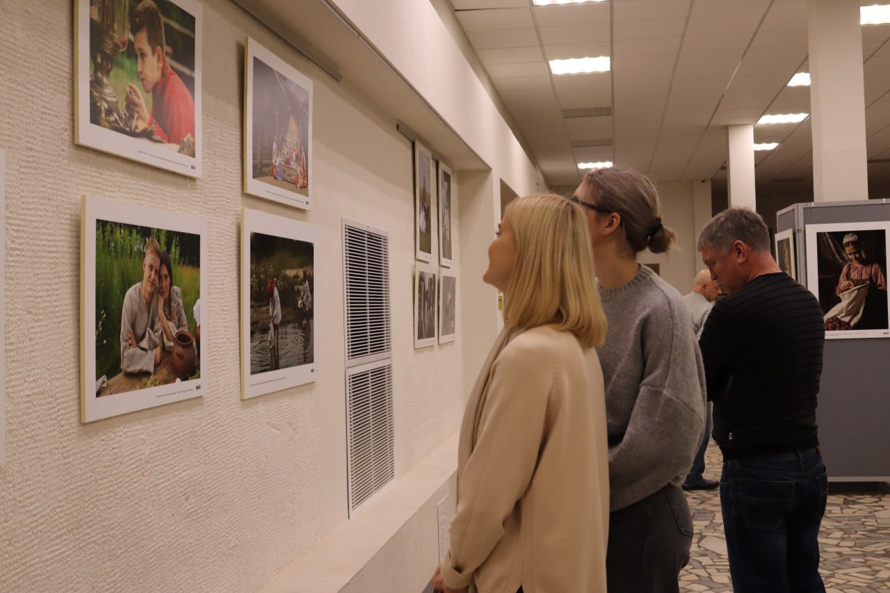 В Пущино открылась выставка работ всероссийских фотоконкурсов Центра культуры народов России Государственного Российского Дома народного творчества им. В. Д. Поленова В Пущино открылась выставка работ всероссийских фотоконкурсов Центра культуры народов России Государственного Российского Дома народного творчества им. В. Д. Поленова