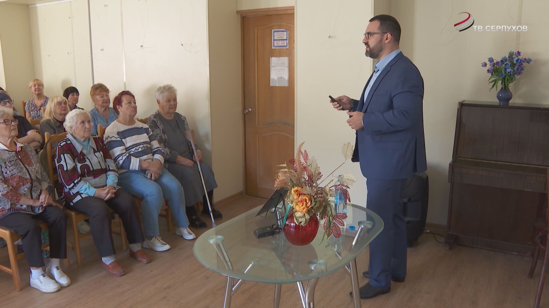 В Серпухове врачи клиники "Тропикана" проводят лекции для пенсионеров