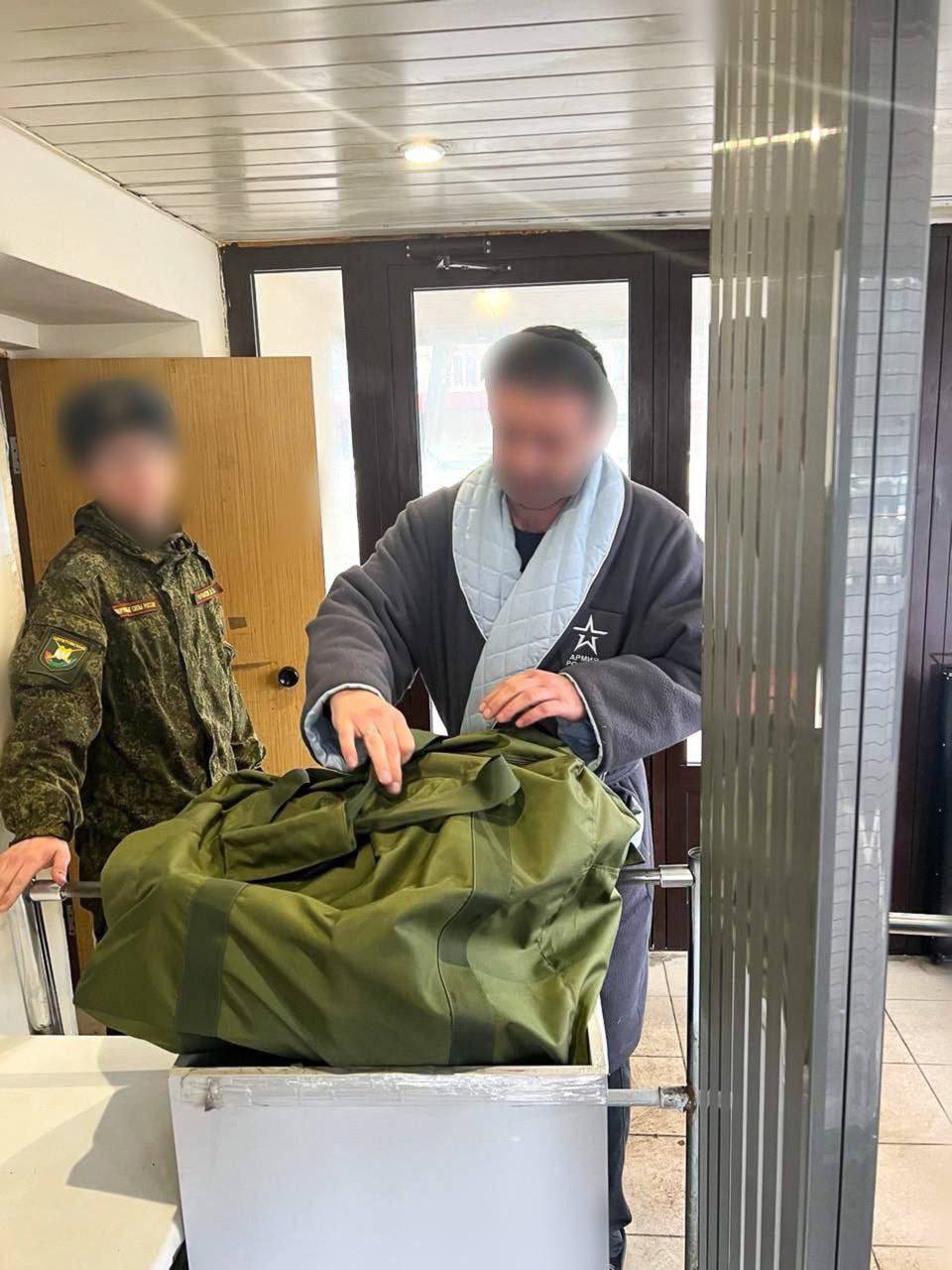 Партийцы Серпухова навестили раненого участника СВО в госпитале Партийцы Серпухова навестили раненого участника СВО в госпитале