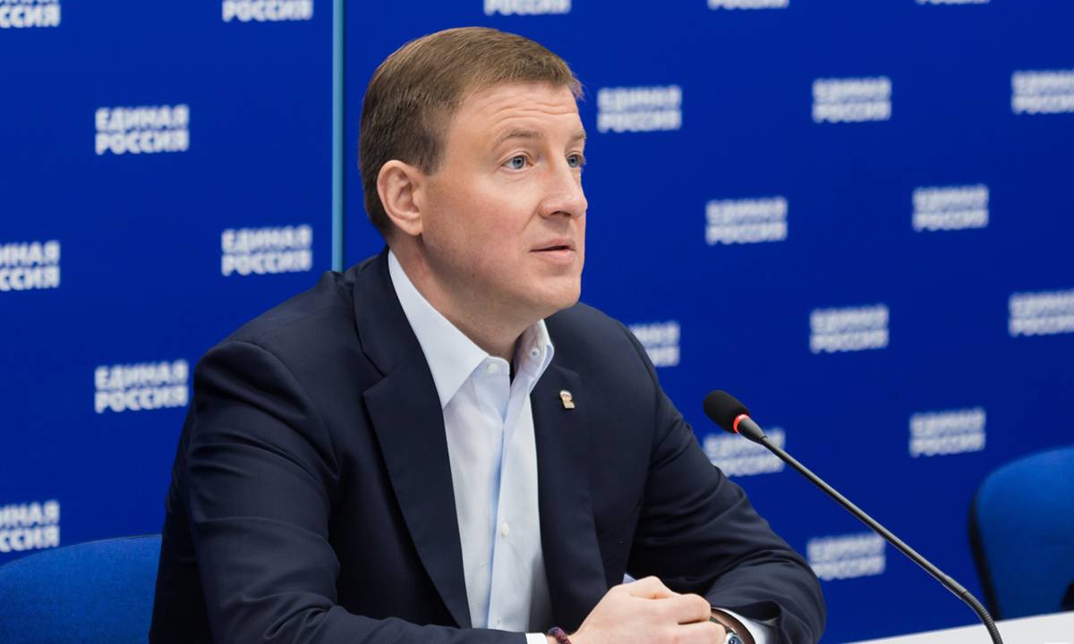 Андрей Турчак: Волонтерские центры «Единой России» обработали почти два миллиона заявок от медиков и граждан Андрей Турчак: Волонтерские центры «Единой России» обработали почти два миллиона заявок от медиков и граждан