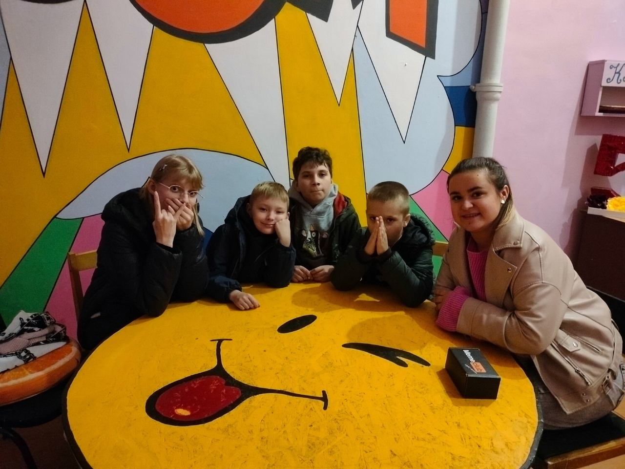 В серпуховском МЦ «Молодость» прошла встреча участников команды КВН «Дай пять» В серпуховском МЦ «Молодость» прошла встреча участников команды КВН «Дай пять»