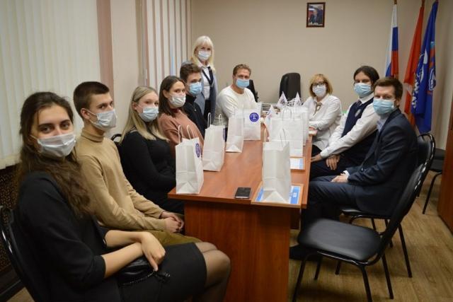 В Серпухове наградили победителей онлайн игры «РосКвиз» В Серпухове наградили победителей онлайн игры «РосКвиз»