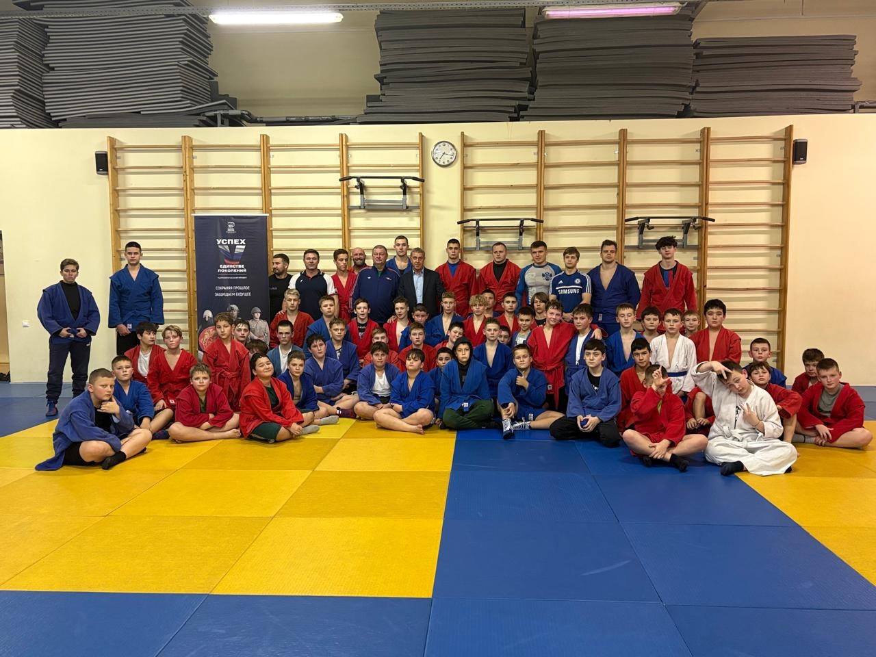 В Серпухове поколения самбистов вышли на открытый ковёр В Серпухове поколения самбистов вышли на открытый ковёр