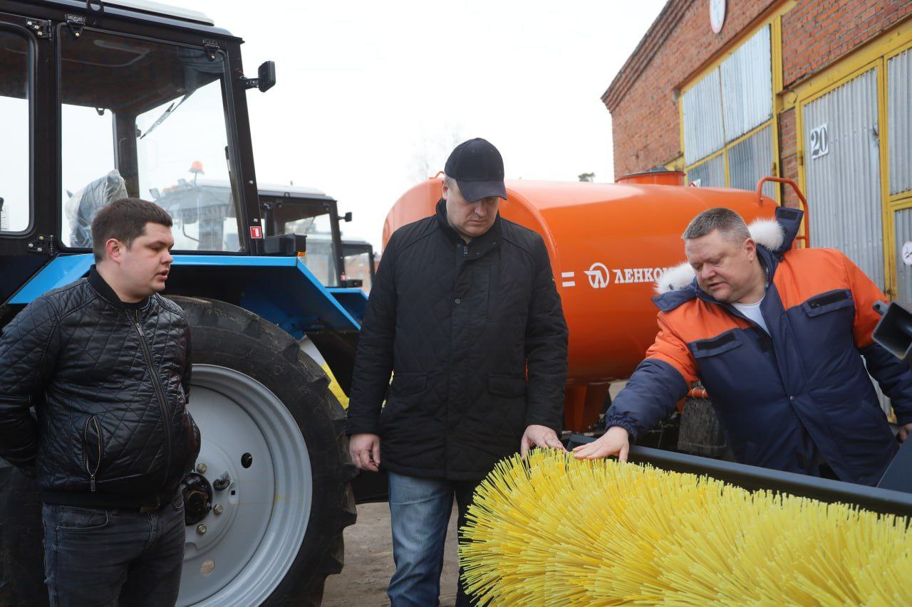 Получили новую технику. Дорожник. Получили новую технику. Лесопожарная машина. Получили новую технику.