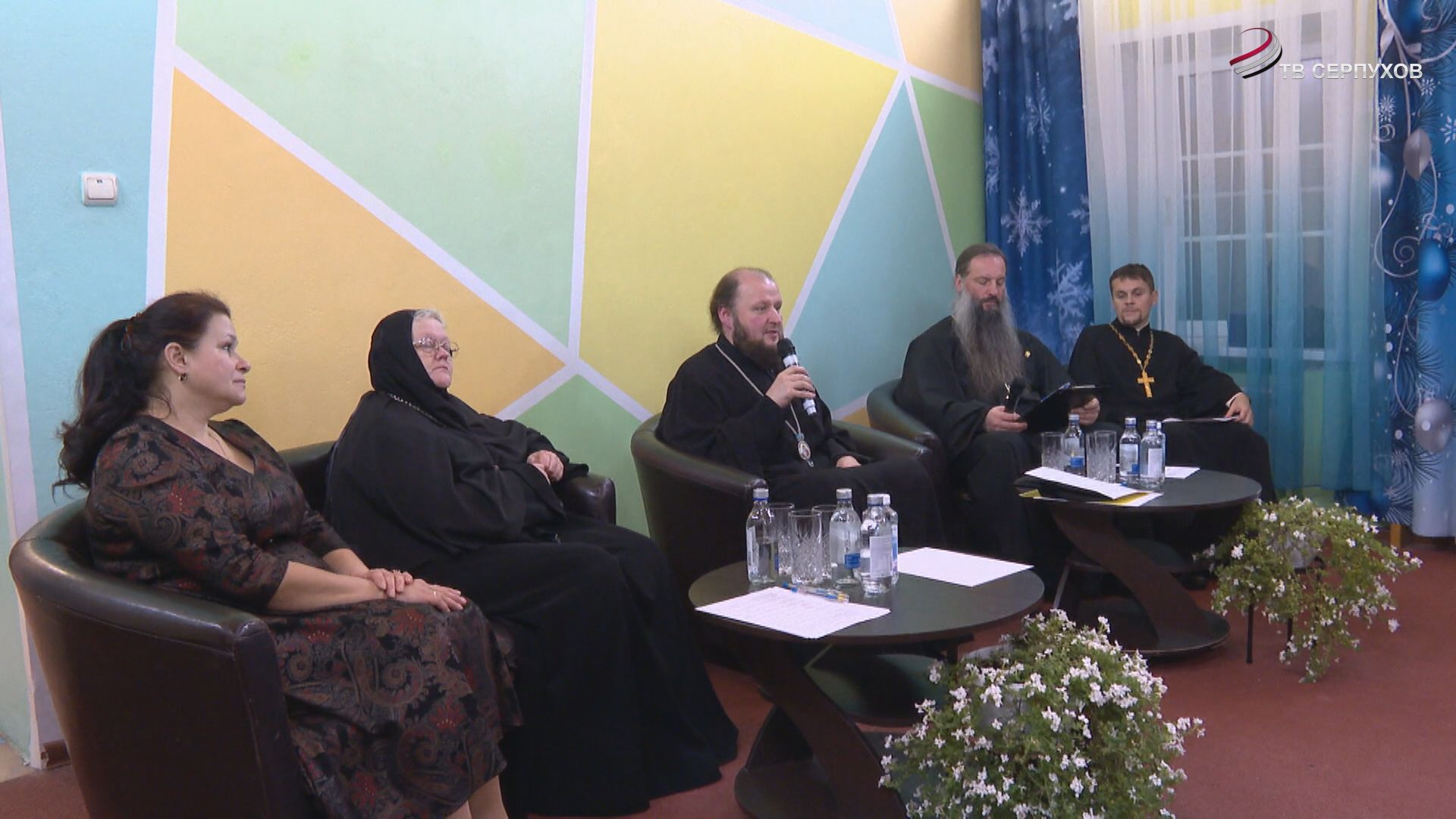 В серпуховской православной гимназии провели встречу с архиепископом Подольским и Люберецким Аксием