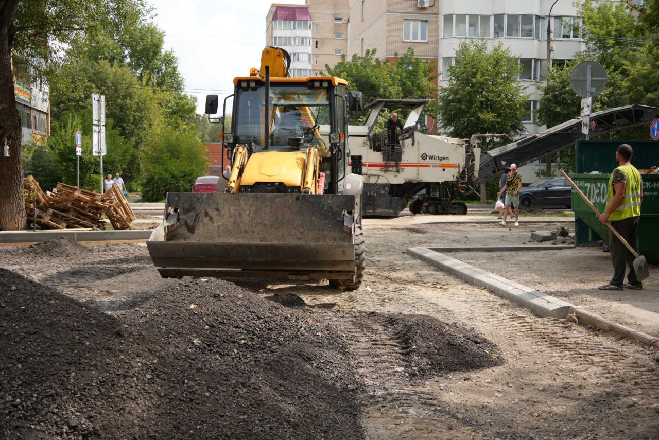 В Серпухове продолжают ремонтировать дороги и тротуары В Серпухове продолжают ремонтировать дороги и тротуары