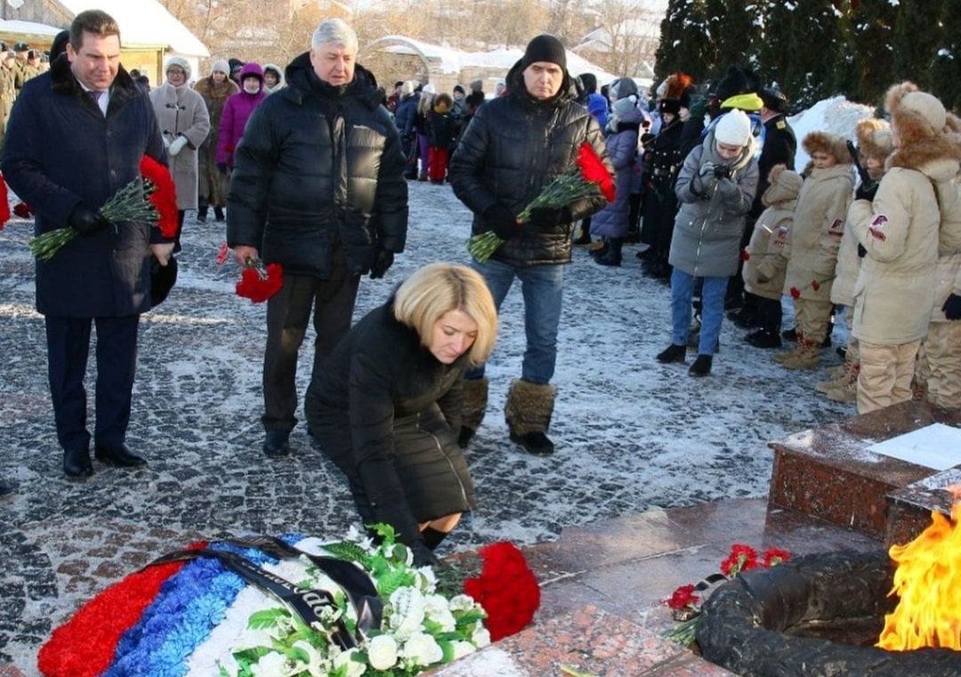 В Серпухове почтили память героев В Серпухове почтили память героев