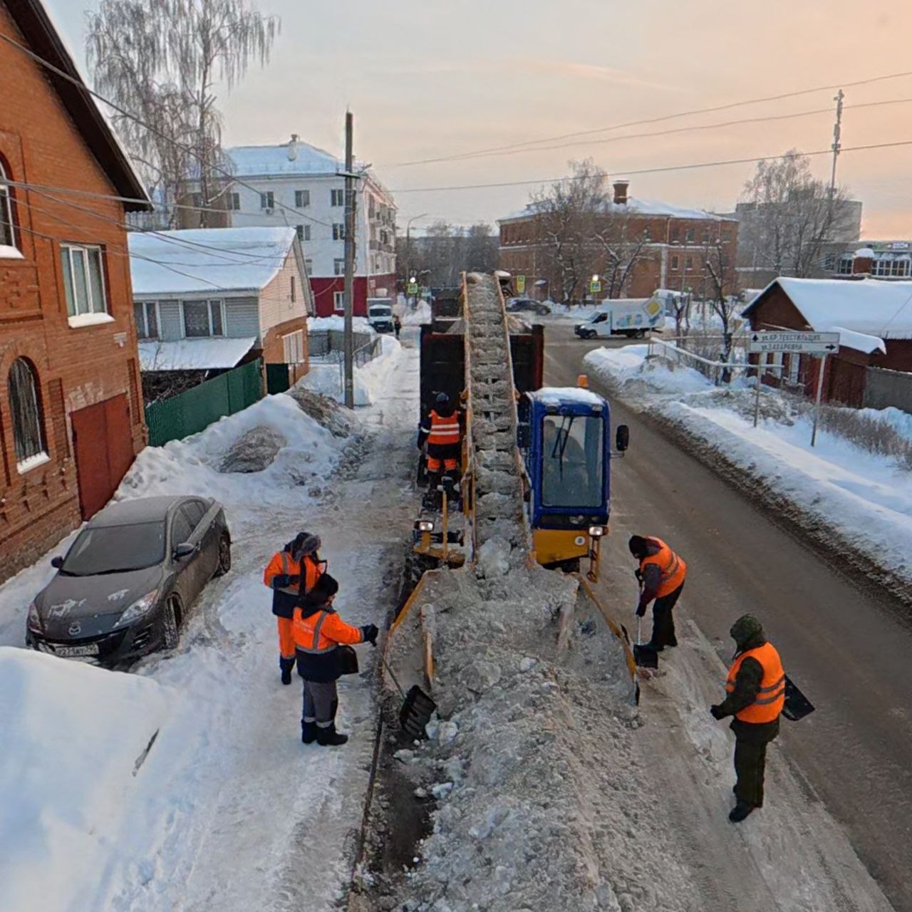 Работа по зимней уборке в Серпухове продолжается в полном объёме
