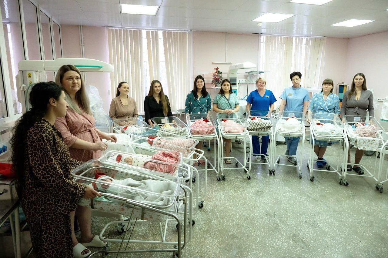 В Серпуховском роддоме поздравляют мам «декабрят» 
