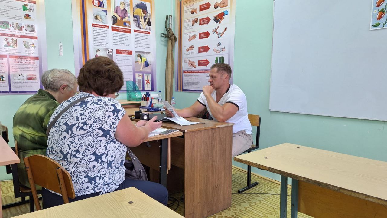 Приём граждан провел в Серпухове депутат окружного совета Вячеслав Орехов Приём граждан провел в Серпухове депутат окружного совета Вячеслав Орехов