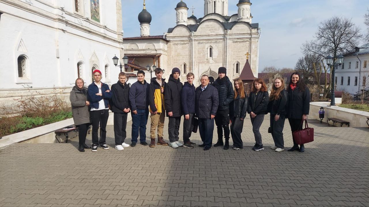 Для студентов МАИ организовали экскурсию по Владычнему женскому монастырю в Серпухове