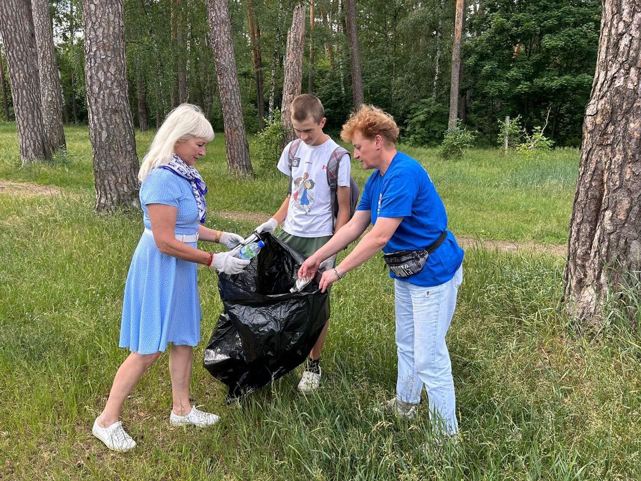 В Серпухове прошёл субботник, организованный партийцами и сторонниками «Единой России»