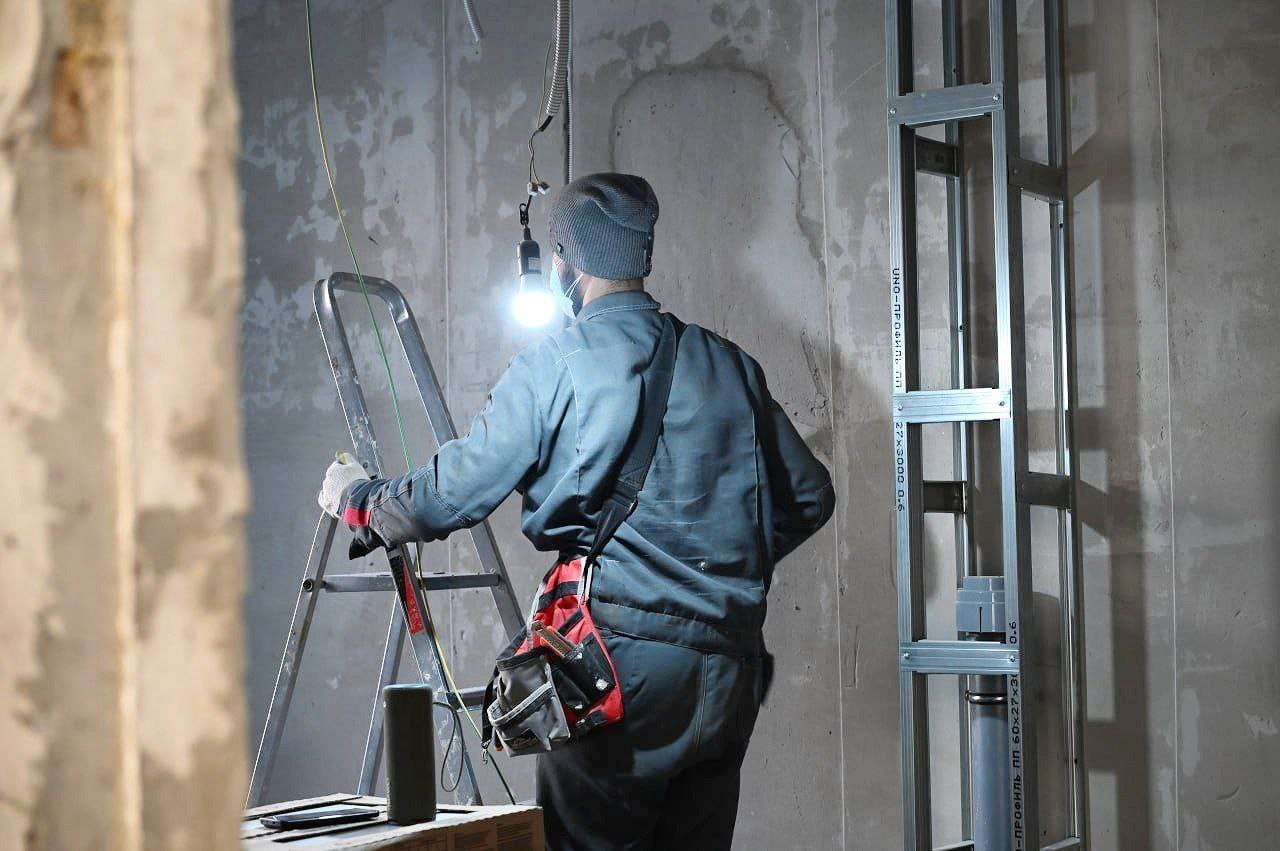 Глава Серпухова проверил, как идет капремонт детских садов