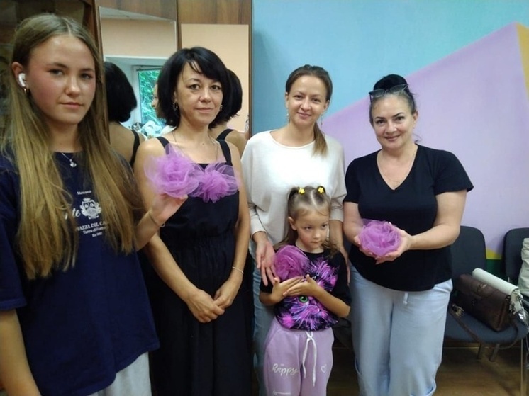 В Серпухове в Доме творчества прошёл мастер-класс по созданию цветка из капрона В Серпухове в Доме творчества прошёл мастер-класс по созданию цветка из капрона