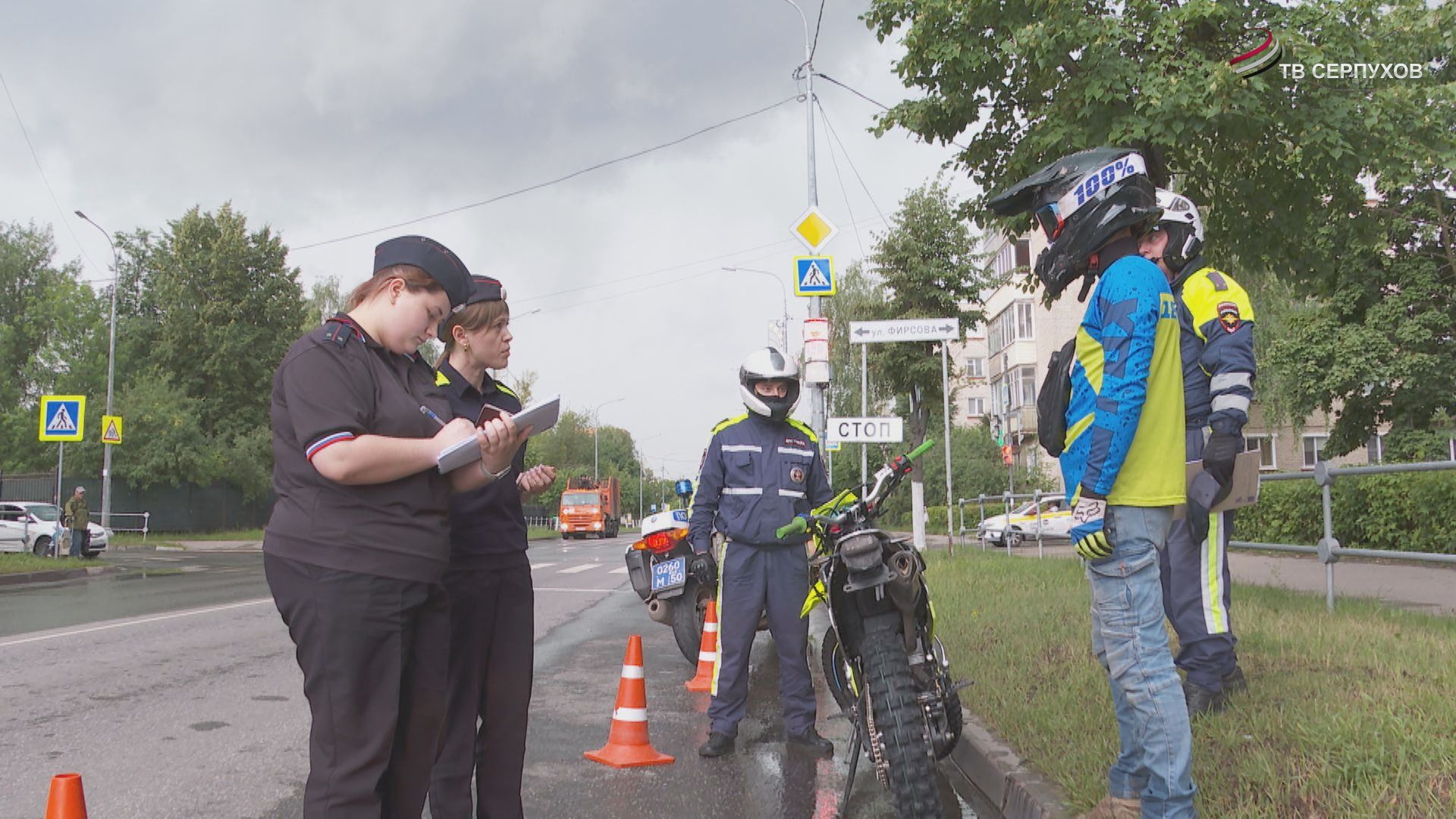 Автоинспекторы Серпухова проводят профилактическую работу с водителями питбайков