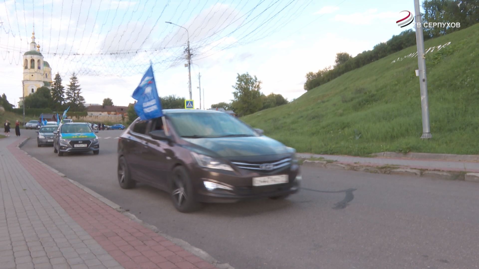 Десантники из Серпухова организовали автопробег от Соборной горы