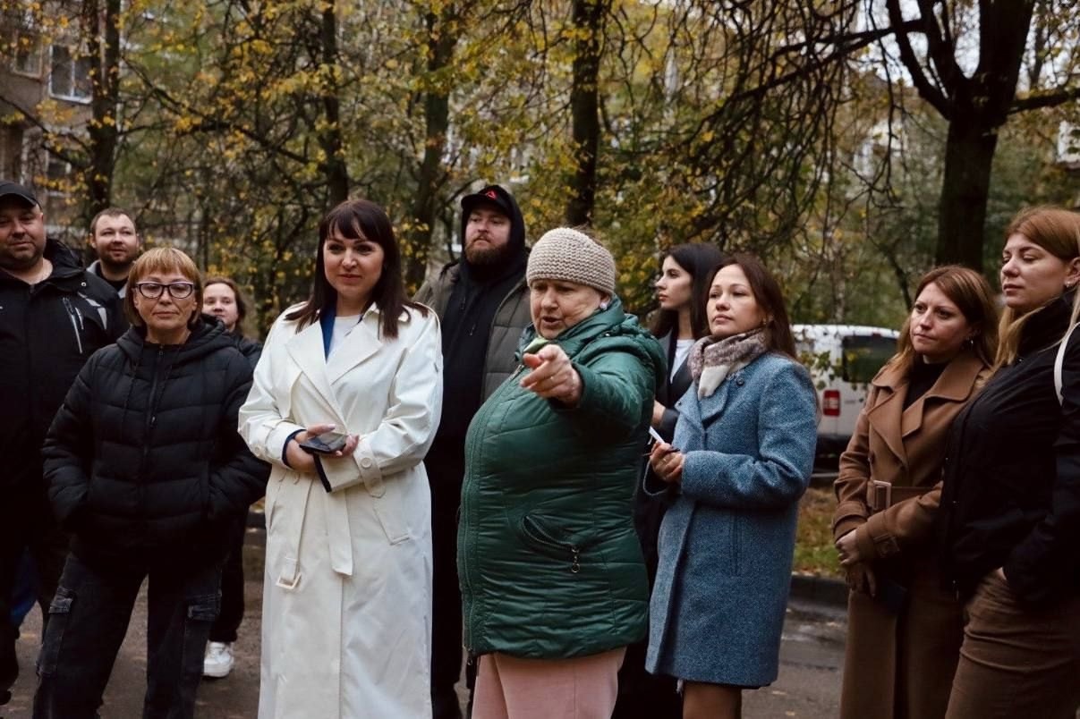 С жильцами дома на улице Центральной провела встречу заместитель главы Серпухова Татьяна Орлова