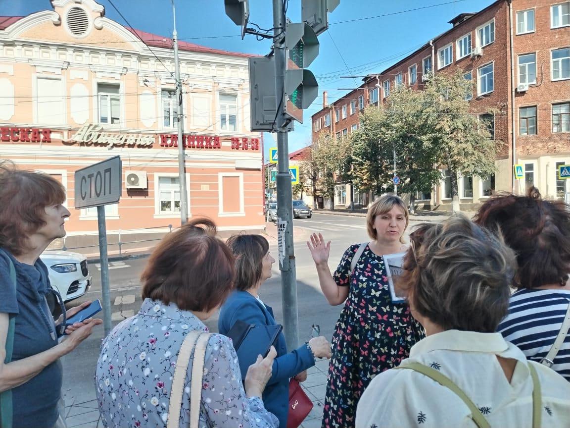 Для жителей Протвино организовали экскурсию по ул. Московской в Серпухове