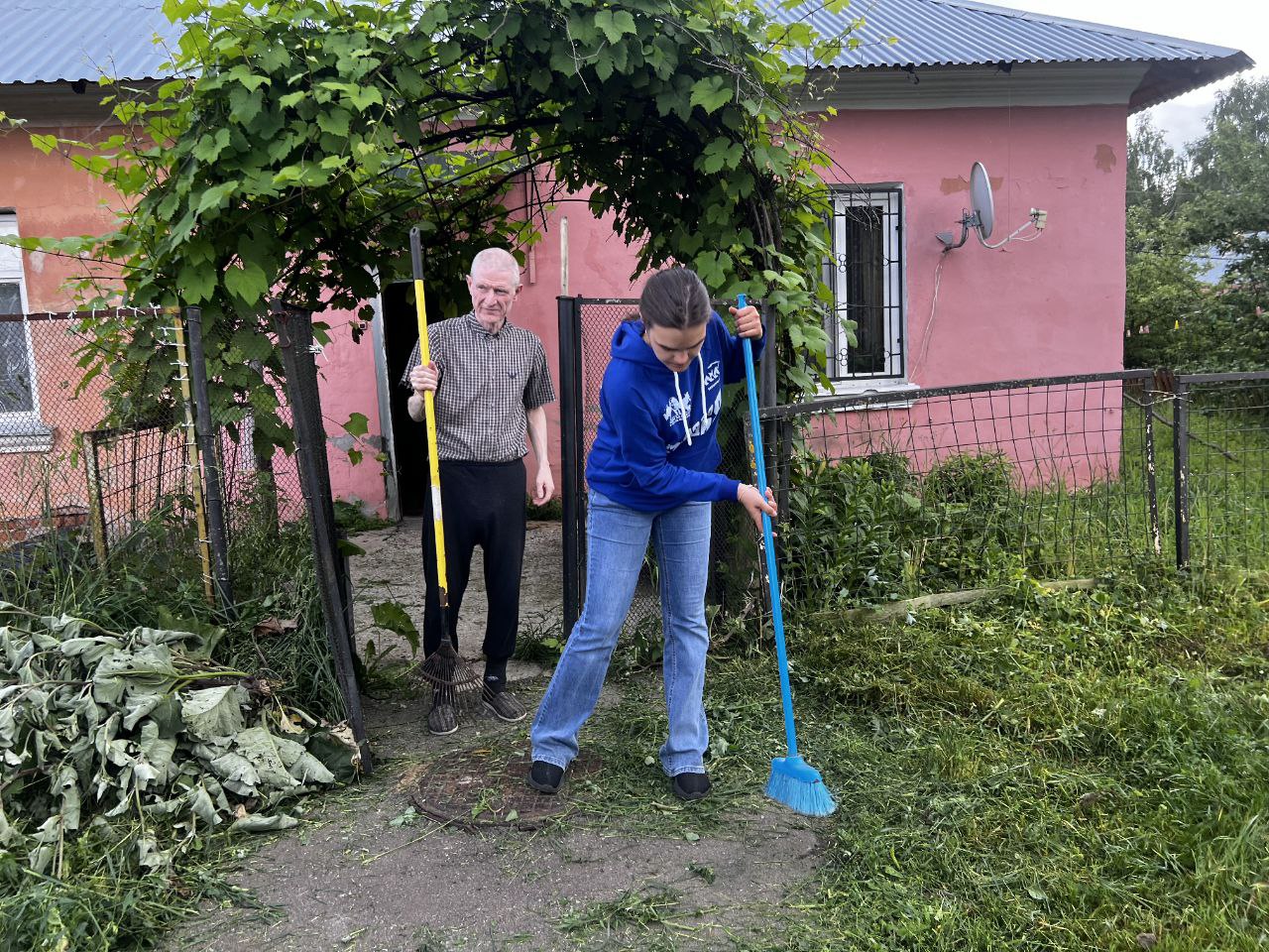 Депутат Серпухова навестил пенсионеров и семьи военнослужащих