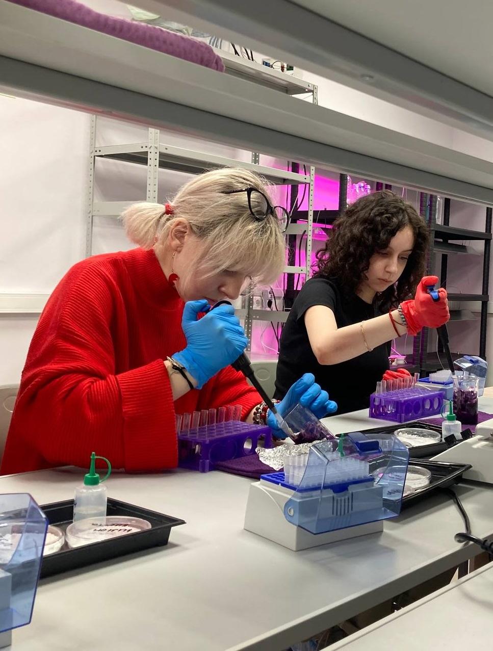 Педагоги «БиоТеха» провели мастер-классы для ребят из Серпухова