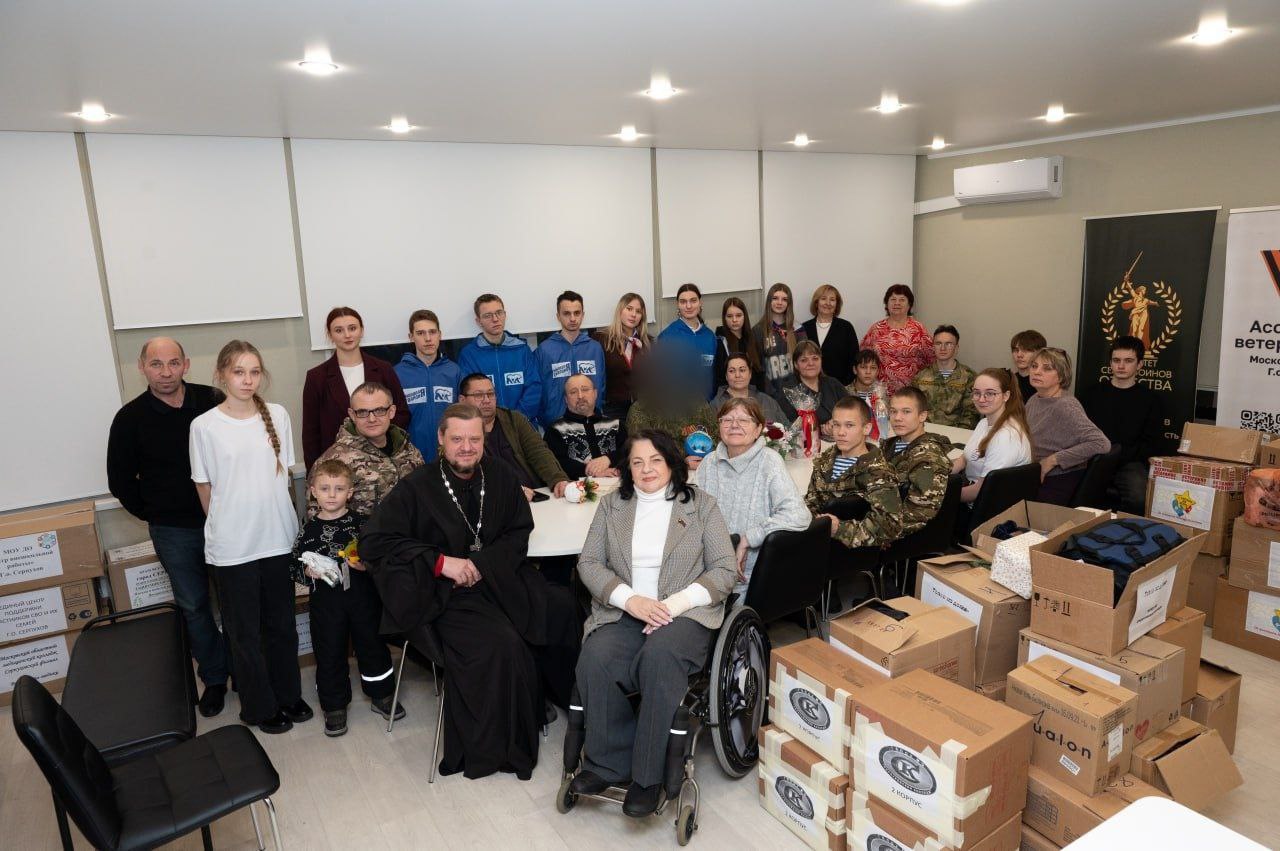«Тепло из дома»: серпуховичи собрали новогодние посылки для участников спецоперации