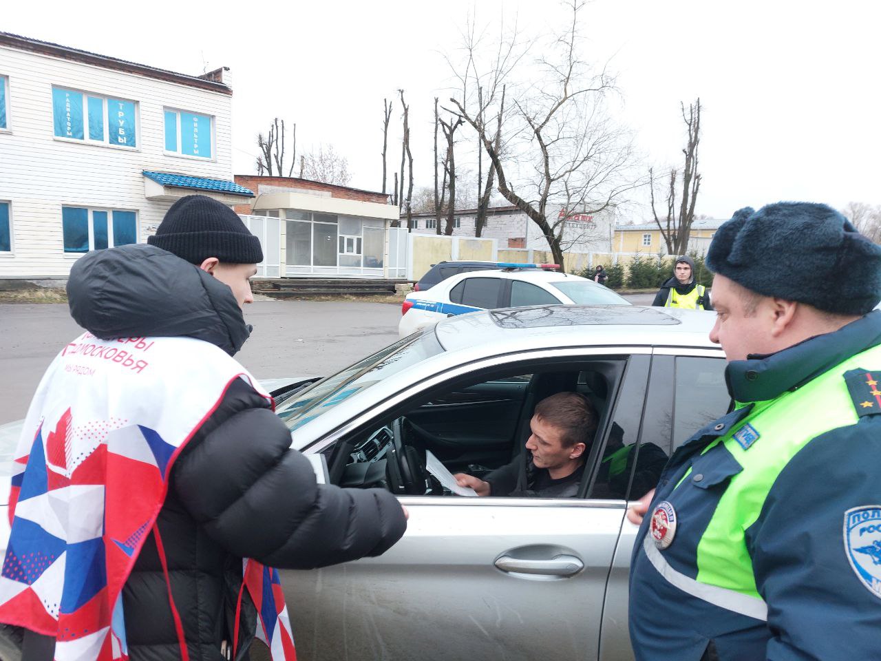 Сотрудники Госавтоинспекции Серпухова проконтролировали безопасность юных пассажиров