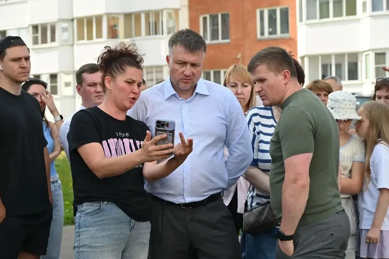 Глава городского округа Серпухов Алексей Шимко встретился с жителями дома №6 на бульваре 65 лет Победы