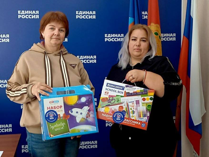 «Единая Россия» продолжает помогать юным серпуховичам в подготовке к школе
