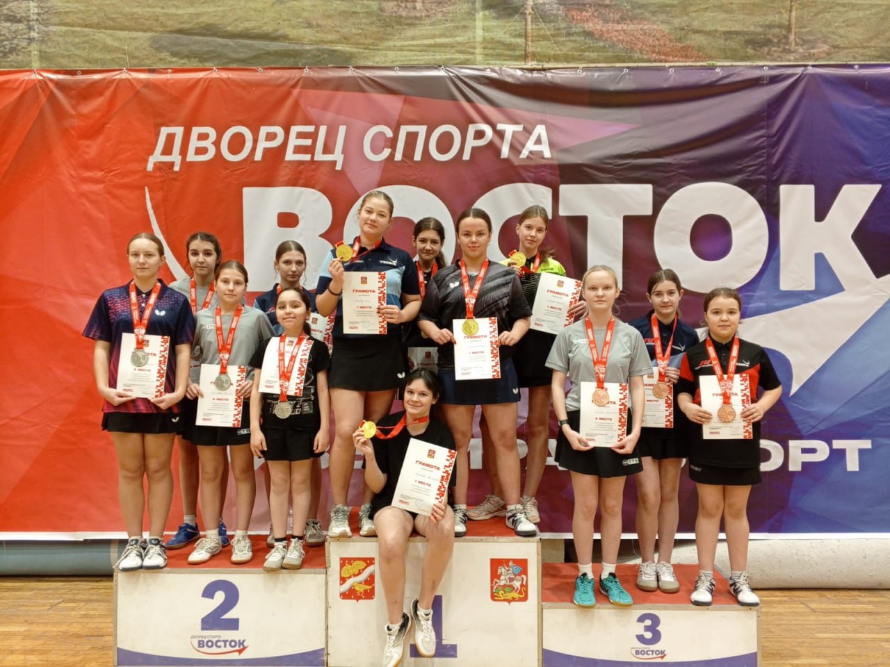 Серпуховские теннисистки привезли золото, серебро и бронзу с первенства области 