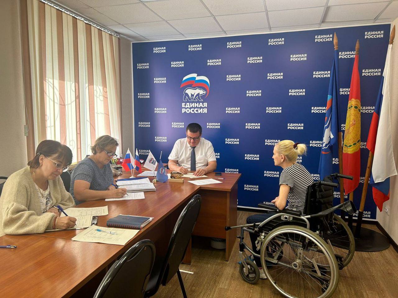 Депутат Мособлдумы Андрей Голубев провел приём жителей Серпухова