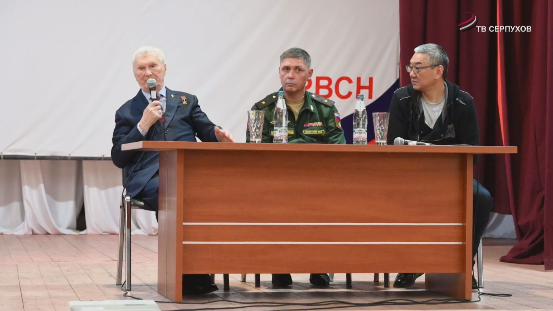 Курсанты Серпухова встретились с легендой российского спецназа Курсанты Серпухова встретились с легендой российского спецназа